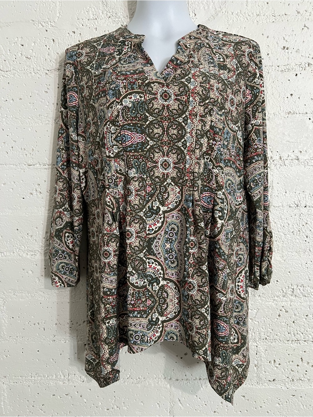 Westport Womens Top L Green Paisley 3/4 Ruched Sleeve Stretch Split V Neck G12